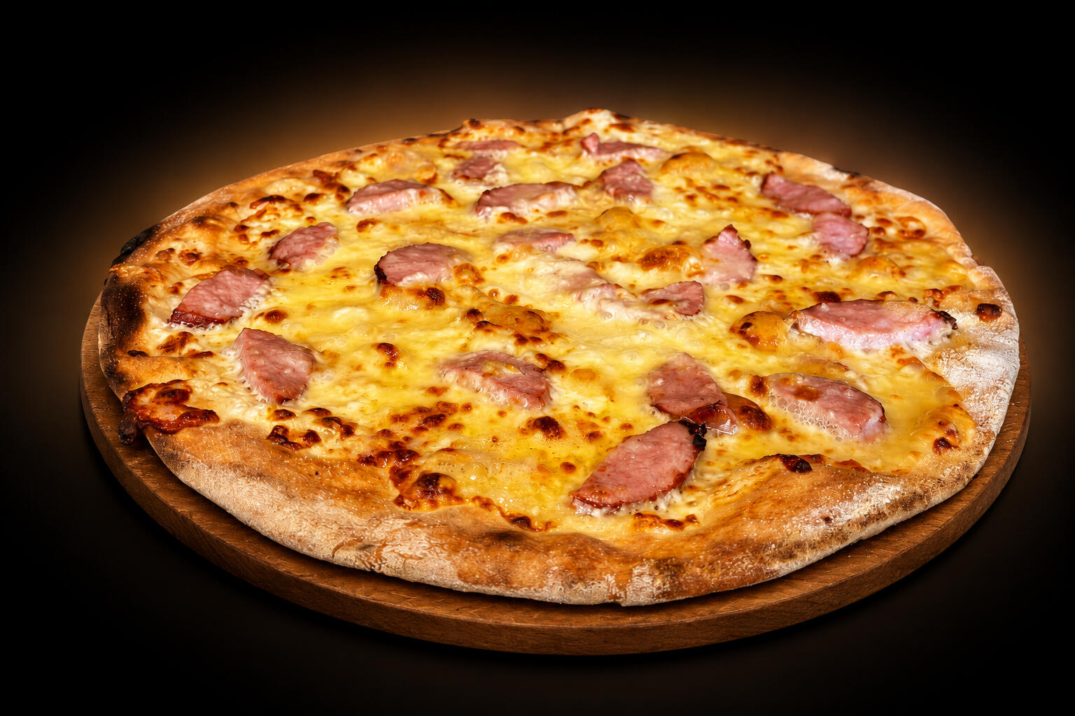 Pizza Époisses de Casa Pizza à Venarey-les-Laumes, avec Époisses Berthaut et saucisse de Morteau AOP